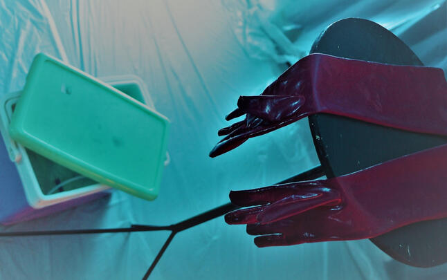 En annan person med en annan agenda Bachelor performance at Malmö teaterhögskola featuring interactive audiostorytelling. I was involved in concept development, dramaturgical devising, acting, staging. Project lead: Iggy Malmborg